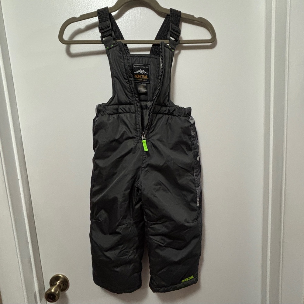 Pacific Trail toddler size 3T snow bibs in black Adjustable Elasticized Straps. - Picture 6 of 6